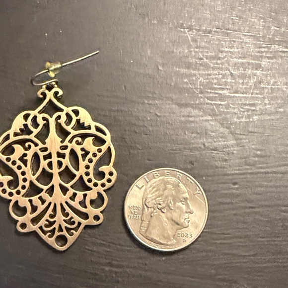 Elegant Gold Filigree Earrings - Picture 2 of 2